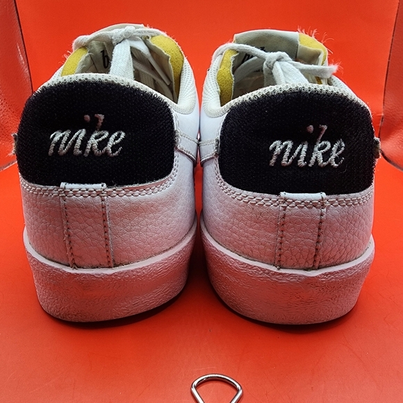 Nike Blazer Low '77 Men's 10.5 Sneakers White Pink Shoes DD3034-100 LGTBQ+ - Picture 4 of 11